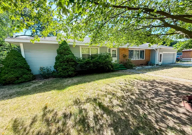 Photo 3 of Single family home for sale at 744 S Quarterline Rd, Muskegon, MI 49442 | MLS# 71026036077 | Listing updated on 2026-09-17