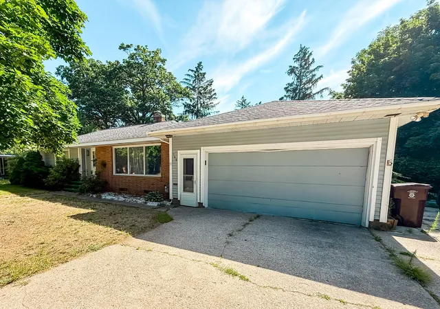 Photo 3 of Single family home for sale at 744 S Quarterline Rd, Muskegon, MI 49442 | MLS# 71026036077 | Listing updated on 2026-09-17