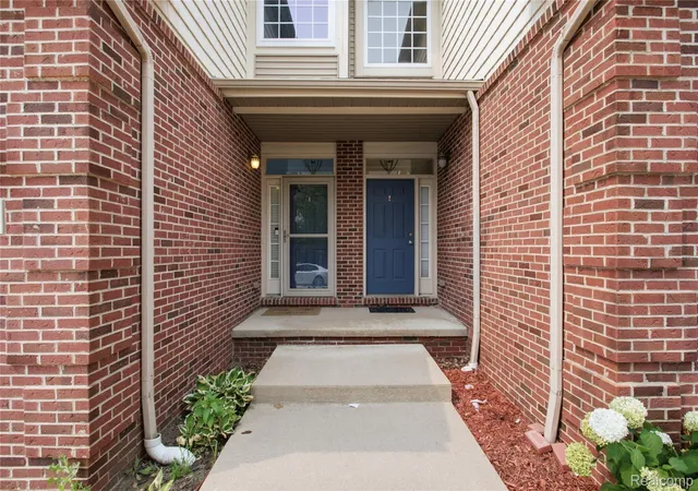 Listing Photo 3 - Condo for sale in building located at 3025 Aspen Ln, Ann Arbor, MI 48108