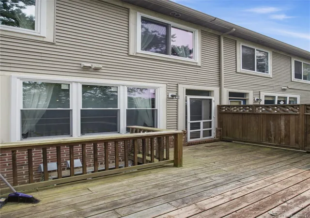 Listing Photo 2 - Condo for sale in building located at 3025 Aspen Ln, Ann Arbor, MI 48108