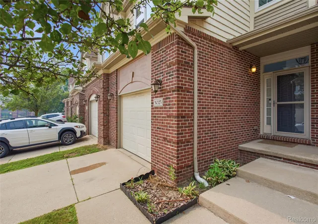 Listing Photo 4 - Condo for sale in building located at 3025 Aspen Ln, Ann Arbor, MI 48108