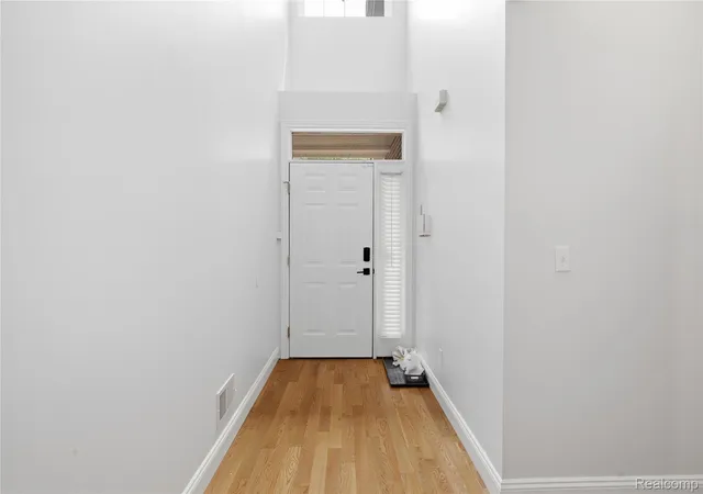 Listing Photo 5 - Condo for sale in building located at 3025 Aspen Ln, Ann Arbor, MI 48108