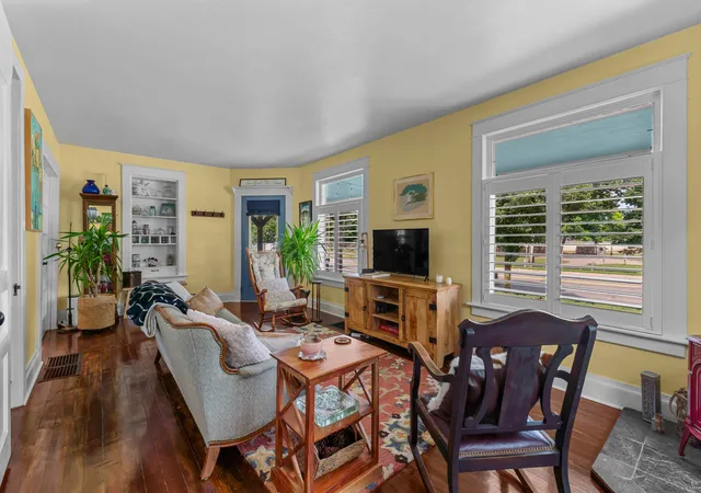 Photo 2 of Single family home for sale at 150 S Broad St, Hillsdale, MI 49242 | MLS# 53026036090 | Listing updated on 2026-09-09