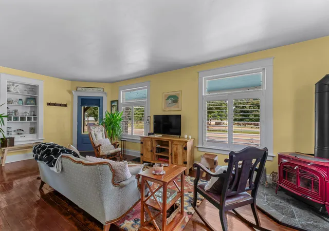 Photo 3 of Single family home for sale at 150 S Broad St, Hillsdale, MI 49242 | MLS# 53026036090 | Listing updated on 2026-09-09