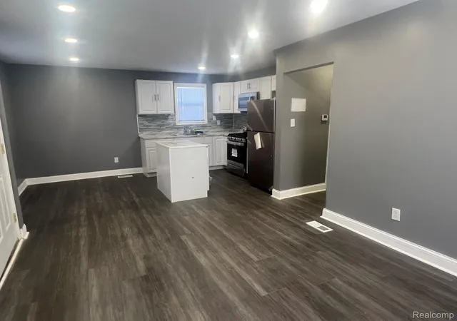 Photo 2 of Single family home for sale at 8680 Stahelin Ave, Detroit, MI 48228 | MLS# 20261054510 | Listing updated on 2026-10-06