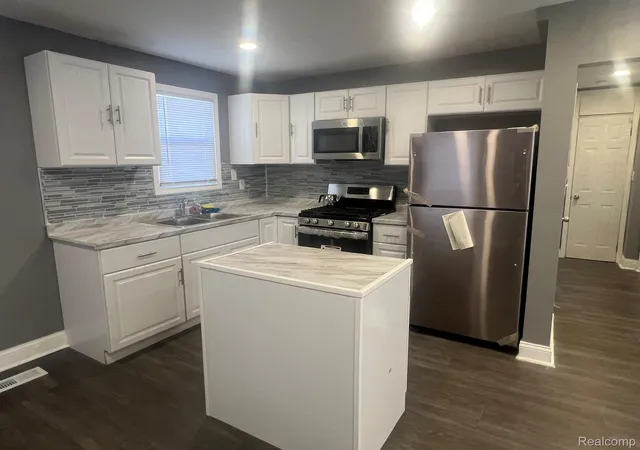 Photo 3 of Single family home for sale at 8680 Stahelin Ave, Detroit, MI 48228 | MLS# 20261054510 | Listing updated on 2026-10-06