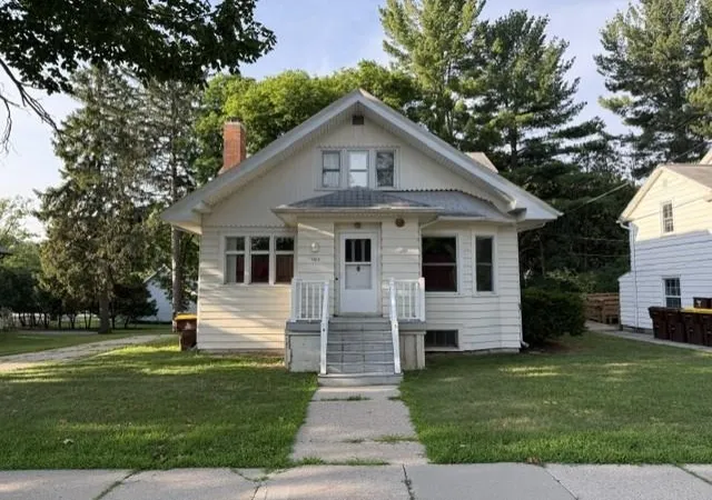 Photo 1 of Single family home for sale at 707 W Center St, Alma, MI 48801 | MLS# 79080071098 | Listing updated on 2026-07-22
