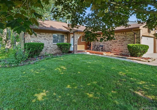 2nd image of 1418 Oakview Dr, Canton, MI 48187 | MLS# 20261054535