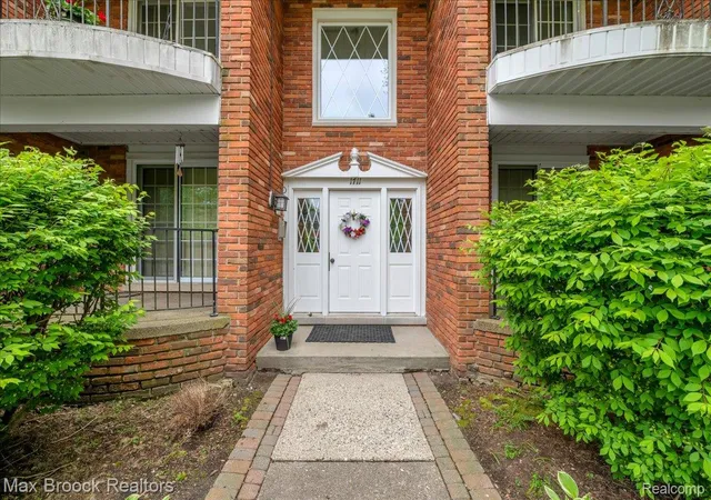 Photo 2 of Condo for sale at 1711 Huntingwood Ln #C, Bloomfield Hills, MI 48304 | MLS# 20261054541 | Listing updated on 2026-09-06