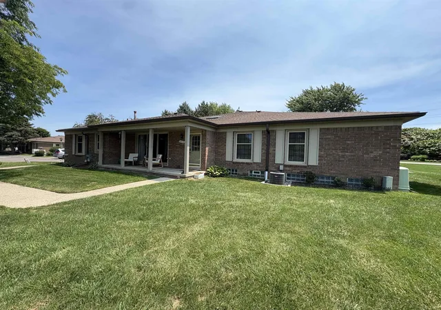Listing Photo 4 - Condo for sale in building located at 49116 Conway Ct, Shelby Township, MI 48315