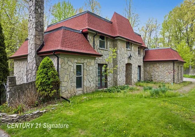 Photo 2 of Single family home for sale at 3463 Highland Dr, Bay City, MI 48706 | MLS# 61050214980 | Listing updated on 2026-07-15