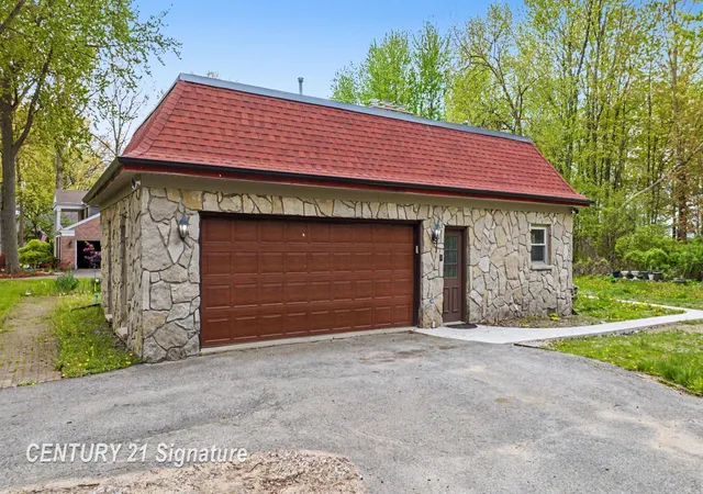 Photo 3 of Single family home for sale at 3463 Highland Dr, Bay City, MI 48706 | MLS# 61050214980 | Listing updated on 2026-07-15