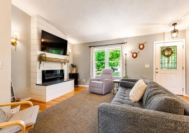 Photo 2 of Single family home for sale at 20788 White Oak Dr, Lake Ann, MI 49650 | MLS# 78080071108 | Listing updated on 2026-07-21