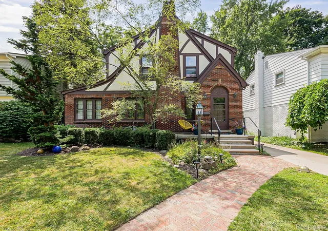 Photo 1 of Single family home for sale at 321 Aqua Ct, Royal Oak, MI 48073 | MLS# 20261054560 | Listing updated on 2026-08-30