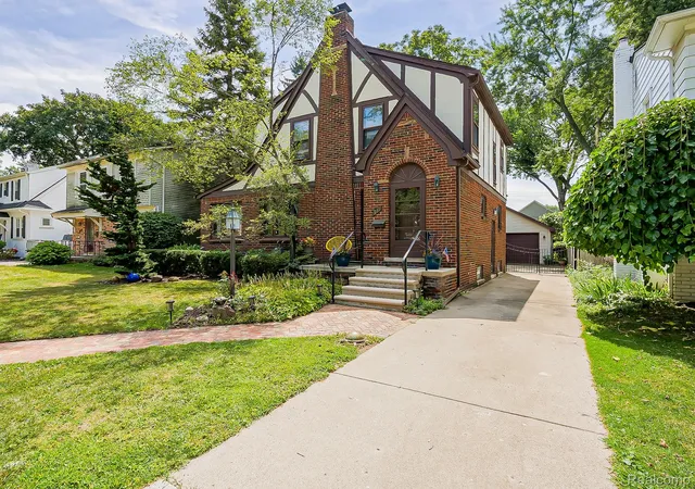 Photo 3 of Single family home for sale at 321 Aqua Ct, Royal Oak, MI 48073 | MLS# 20261054560 | Listing updated on 2026-08-30