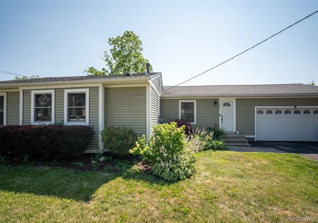 3rd image of 1298 S Cass Lake Rd, Waterford, MI 48328 | MLS# 20261054574