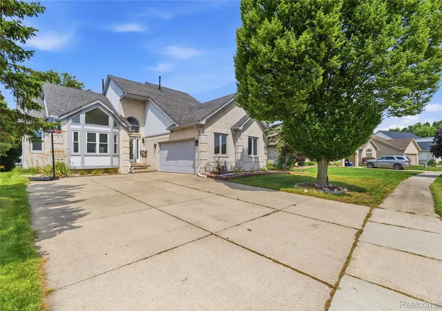 Photo 1 of Sale Pending at 52279 Matterhorn Dr, Macomb, MI 48042 | MLS# 20261054575 | Listing updated on 2026-09-14