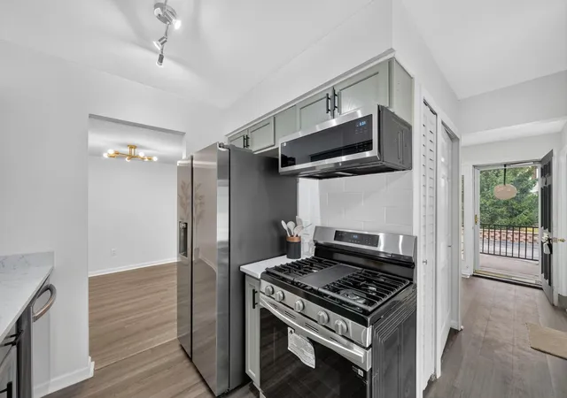 Photo 4 of Condo for sale at 21344 E Glen Hvn Cir, Northville, MI 48167 | MLS# 81026036120 | Listing updated on 2026-08-11