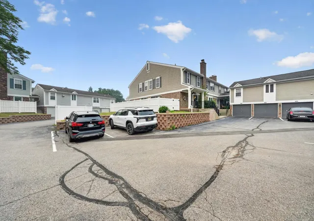Photo 40 of Condo for sale at 21344 E Glen Hvn Cir, Northville, MI 48167 | MLS# 81026036120 | Listing updated on 2026-08-11