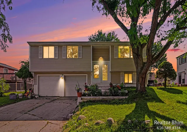 Photo 1 of Single family home for sale at 6007 Rockingham Dr, Lansing, MI 48911 | MLS# 65026036124 | Listing updated on 2026-09-17