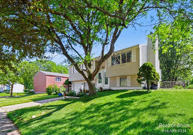 Photo 2 of Single family home for sale at 6007 Rockingham Dr, Lansing, MI 48911 | MLS# 65026036124 | Listing updated on 2026-09-17