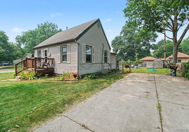 Photo 3 of Single family home for sale at 1107 E Hayes Ave, Hazel Park, MI 48030 | MLS# 20261054590 | Listing updated on 2026-08-28
