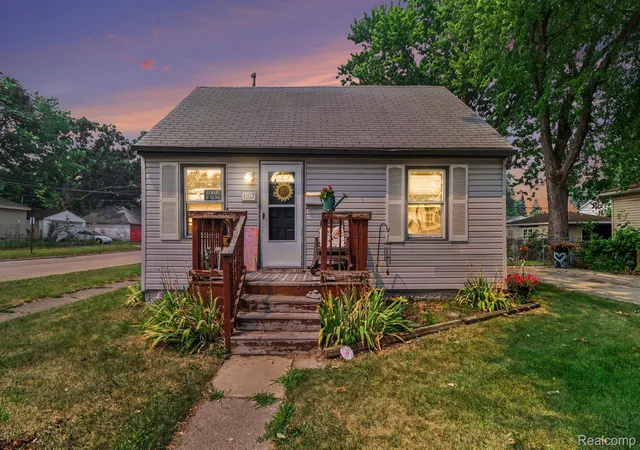 Photo 3 of Single family home for sale at 1107 E Hayes Ave, Hazel Park, MI 48030 | MLS# 20261054590 | Listing updated on 2026-10-20