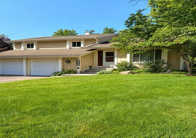 Photo 1 of Single family home for sale at 1347 Rutledge Dr, Temperance, MI 48182 | MLS# 58050214997 | Listing updated on 2026-09-14