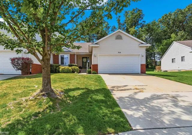 Photo 2 of Condo for sale at 916 Spirea Dr, Howell, MI 48843 | MLS# 5050214999 | Listing updated on 2026-09-03