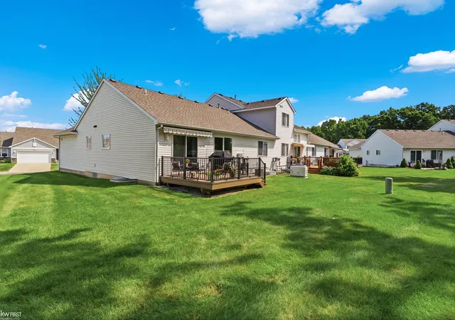 Photo 3 of Condo for sale at 916 Spirea Dr, Howell, MI 48843 | MLS# 5050214999 | Listing updated on 2026-09-03