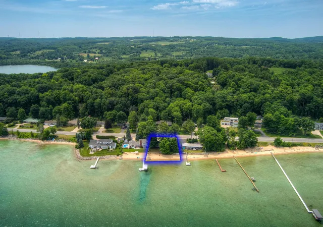 Photo 3 of Single family home for sale at 11111 S W Bayshore Dr, Elmwood Charter Township Leelanau, MI 49684 | MLS# 78080071114 | Listing updated on 2026-09-16