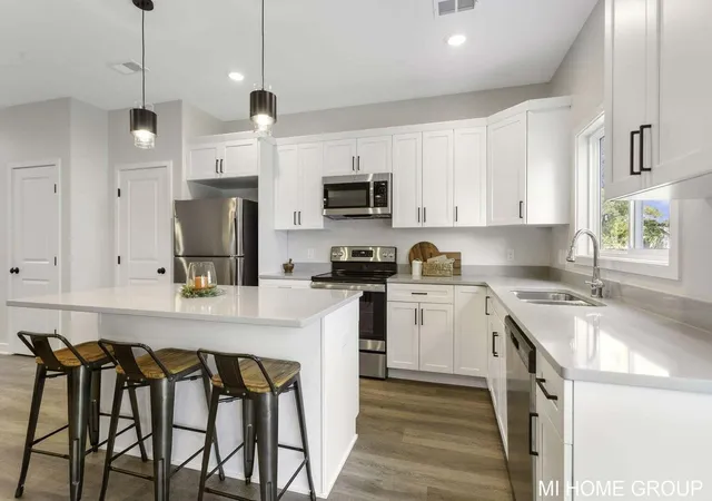 Listing Photo 3 - Condo for sale in building located at 13678 Signature Dr, Holland, MI 49424