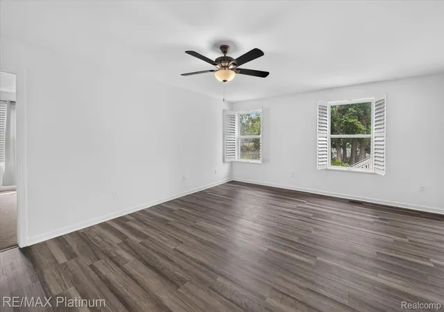 Listing Photo 4 - Condo for sale in building located at 10324 Swan Lake Cir, Ypsilanti, MI 48197