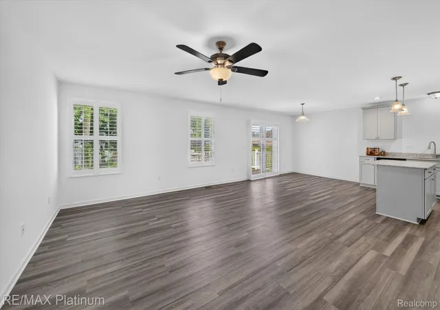 Listing Photo 5 - Condo for sale in building located at 10324 Swan Lake Cir, Ypsilanti, MI 48197