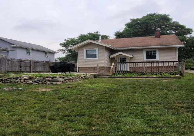 Photo 3 of Single family home for sale at 1112 Woodsum St, Jackson, MI 49203 | MLS# 55026036151 | Listing updated on 2026-09-02