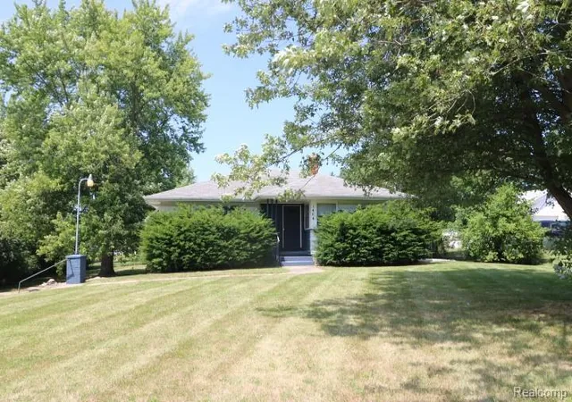 Photo 1 of Sale Pending at 1404 S Graham Rd, Flint, MI 48532 | MLS# 20261054632 | Listing updated on 2026-08-27