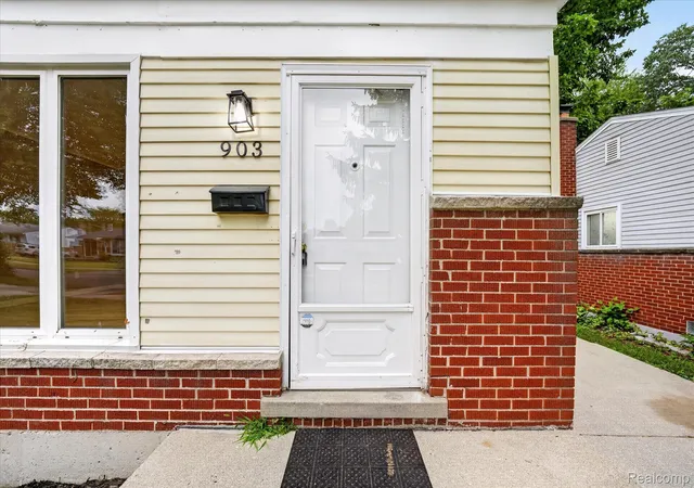 Photo 3 of Single family home for sale at 903 Bernie Ln, Madison Heights, MI 48071 | MLS# 20261054635 | Listing updated on 2026-09-11