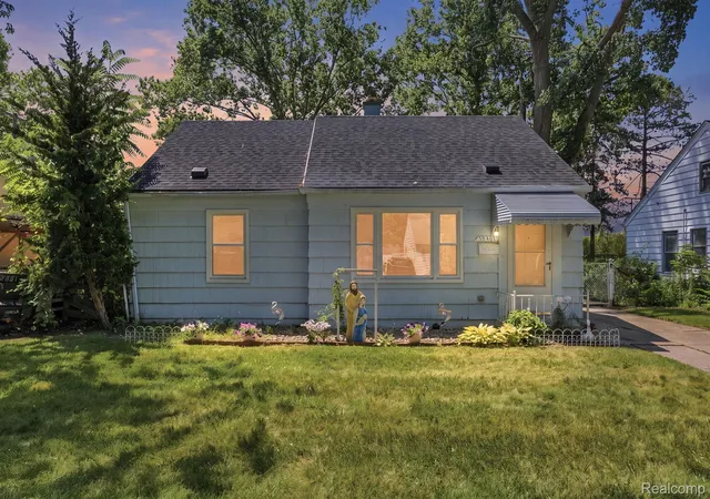 Photo 1 of Single family home for sale at 10401 Albany St, Oak Park, MI 48237 | MLS# 20261054648 | Listing updated on 2026-08-30