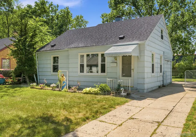 Photo 3 of Single family home for sale at 10401 Albany St, Oak Park, MI 48237 | MLS# 20261054648 | Listing updated on 2026-09-13