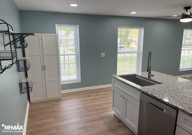 Listing Photo 5 - Condo for sale in building located at 3130 Pinegate Dr, Flushing, MI 48433
