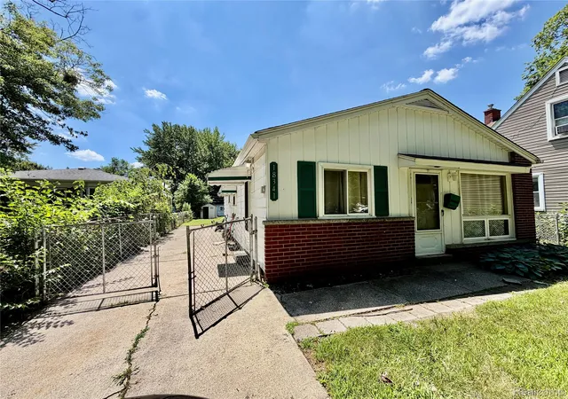 Photo 3 of Single family home for sale at 18341 Colgate St, Dearborn Heights, MI 48125 | MLS# 20261054650 | Listing updated on 2026-07-19