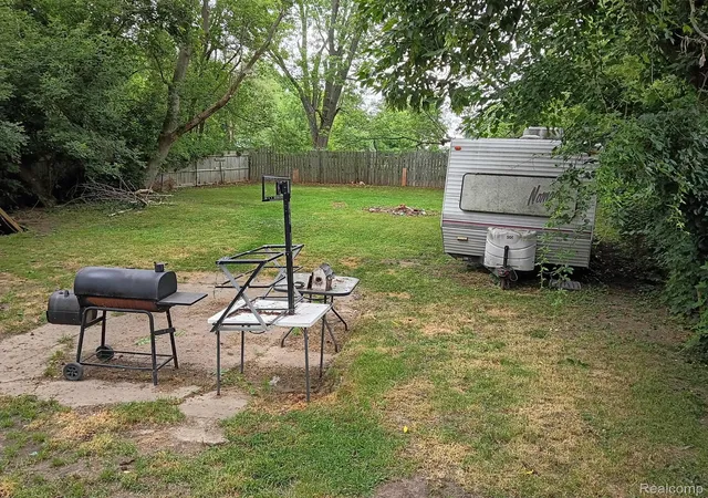Photo 3 of Single family home for sale at 3288 Burnell Ave, Flint, MI 48504 | MLS# 20261054662 | Listing updated on 2026-08-20