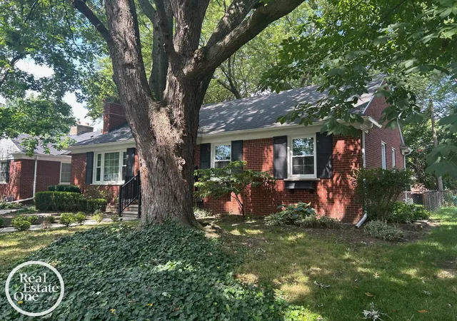 3rd image of 463 Bournemouth Cir, Grosse Pointe Farms, MI 48236 | MLS# 58050215019