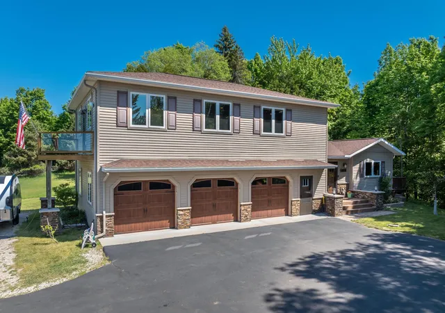 4th image of 11446 Barnes Rd, Kewadin, MI 49648 | MLS# 78080071116