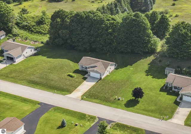 2nd image of 4592 Fairway Dr, Traverse City, MI 49685 | MLS# 78080071118