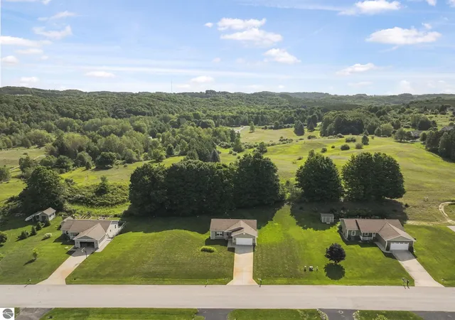 39th image of 4592 Fairway Dr, Traverse City, MI 49685 | MLS# 78080071118