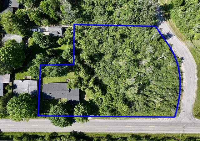 Photo 3 of Single family home for sale at 10581 E Grandview Rd, Traverse City, MI 49684 | MLS# 78080071119 | Listing updated on 2026-09-13