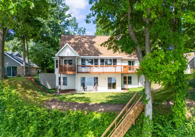 Photo 3 of Single family home for sale at 9895 Lakeview Dr, Berrien Springs, MI 49103 | MLS# 69026036185 | Listing updated on 2026-09-11