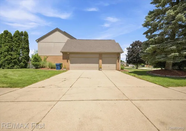 3rd image of 50443 Middle River Dr, Macomb, MI 48044 | MLS# 20261054675