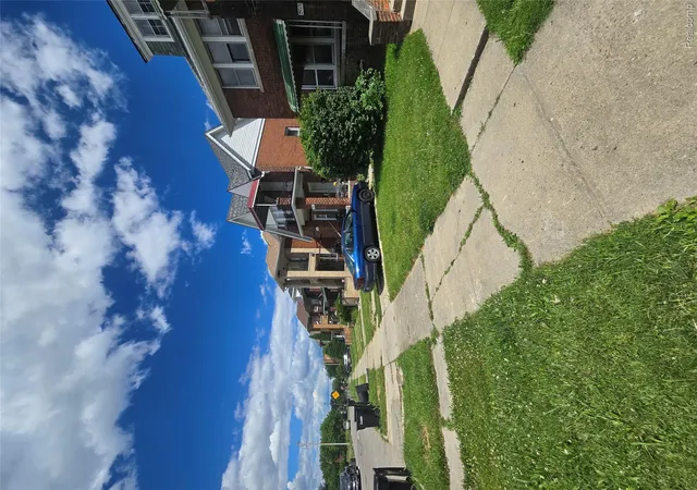 Listing Photo 5 - Condo for sale in building located at 2669 Pasadena St, Detroit, MI 48238